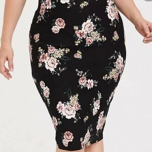 High Waisted Pull-on Skirt